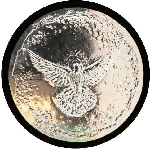 L'Esprit-Saint de verre, thermoformé par l'artiste verrier Paul Challan Belval